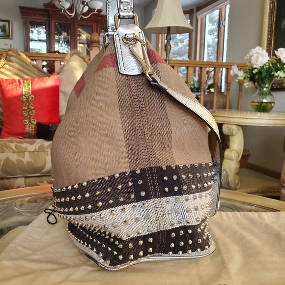 ***SOLD***HARD TO FIND Burberry studded ashby - Picture 6 of 8